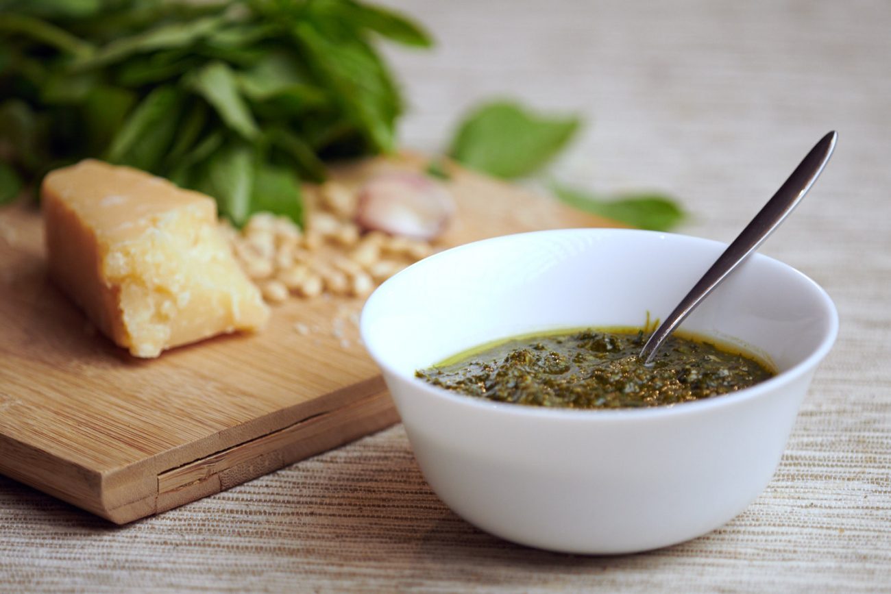 Sos pesto clasic cu busuioc – Pesto alla Genovese